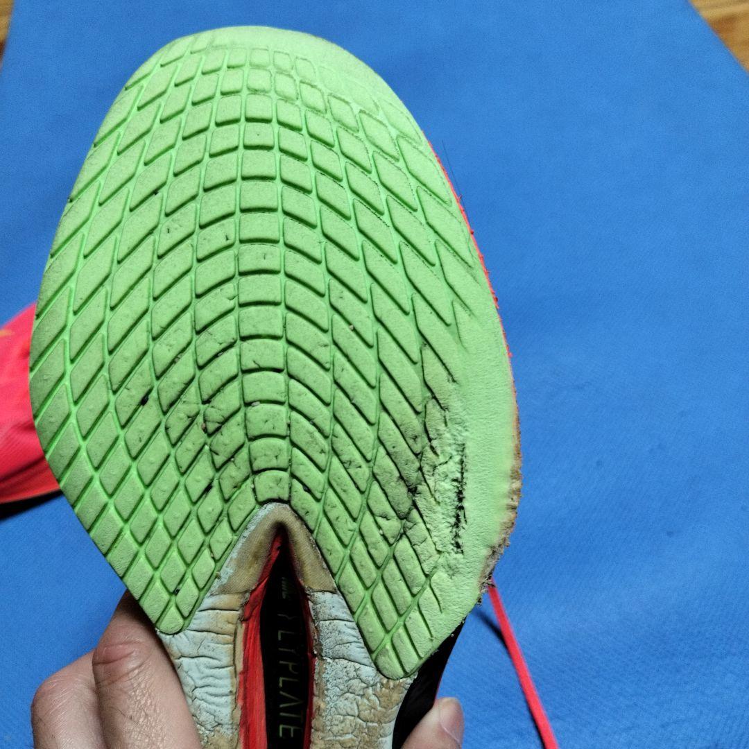 ヴェイパーフライ４　２６センチ