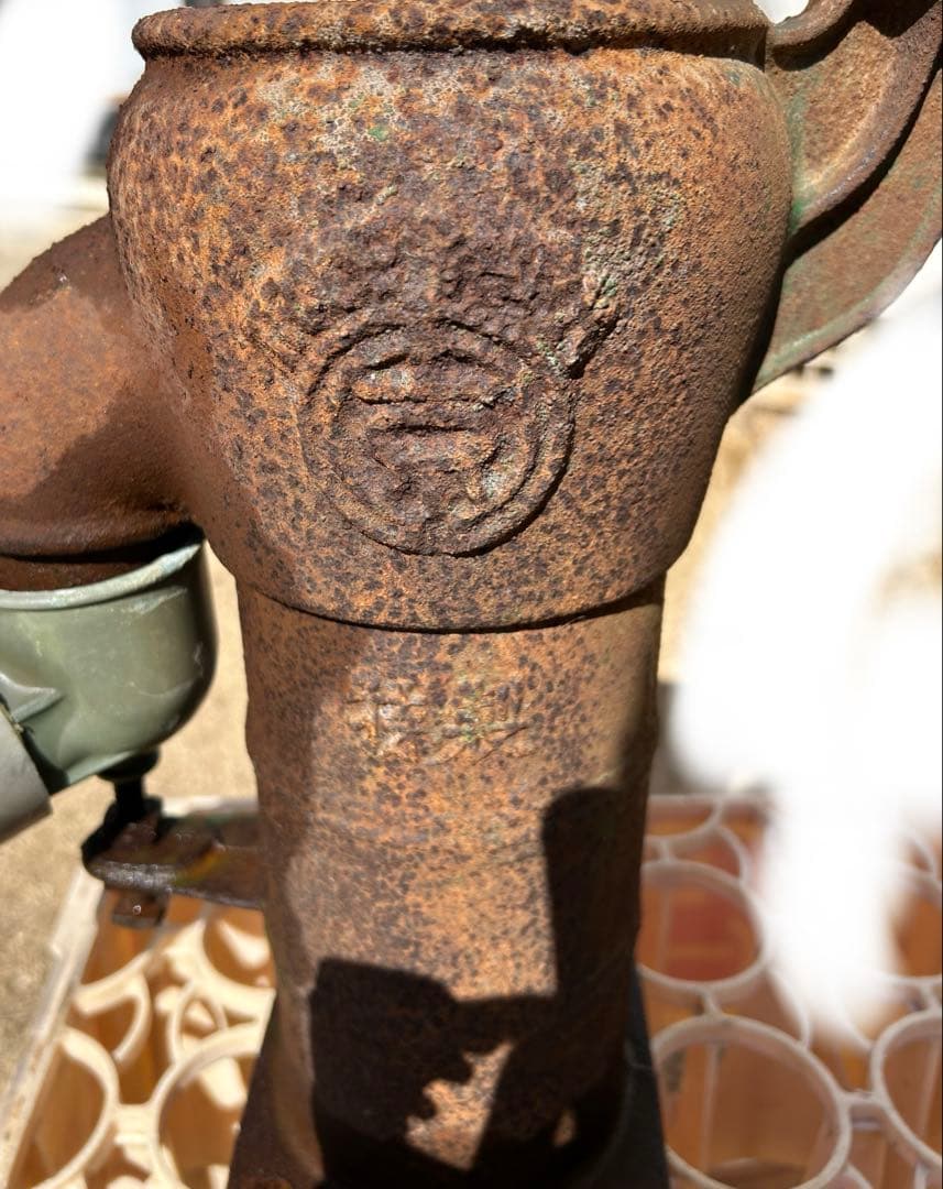 手押し井戸ポンプ　レトロ井戸ポンプ　ガッチャンポンプ　ジャンクガーデン　昭和