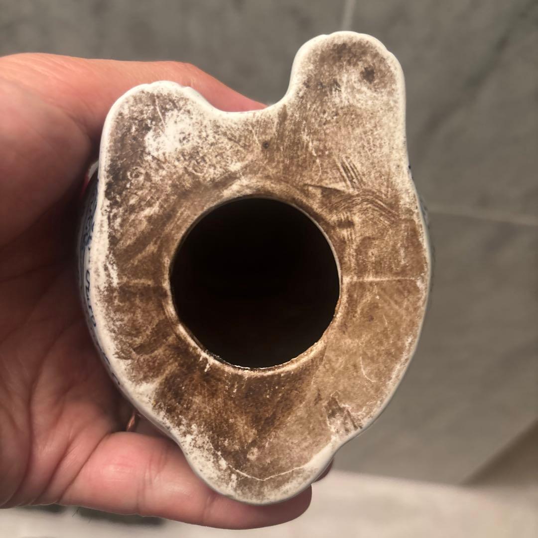 アンティーク　瞳やまつ毛、ヒゲ、体の唐草模様が美しい陶磁器の招き猫