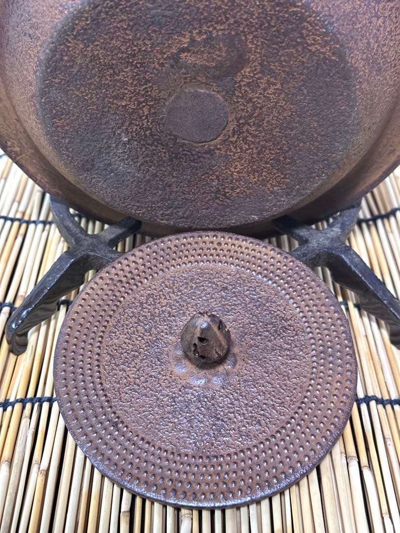 未使用、長期保管品　南部三厳堂　１２型九重アラレ　南部鉄瓶　南部鉄器　鉄瓶