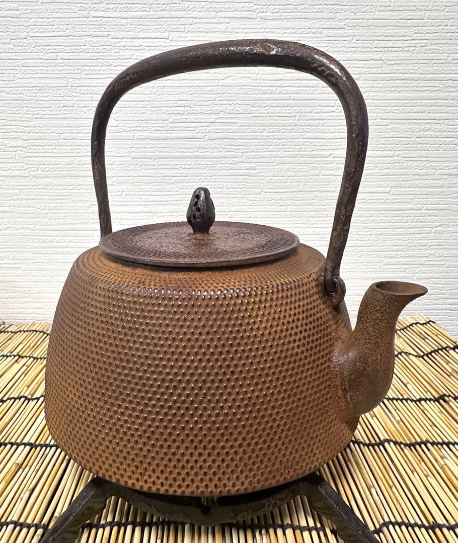 未使用、長期保管品　南部三厳堂　１２型九重アラレ　南部鉄瓶　南部鉄器　鉄瓶