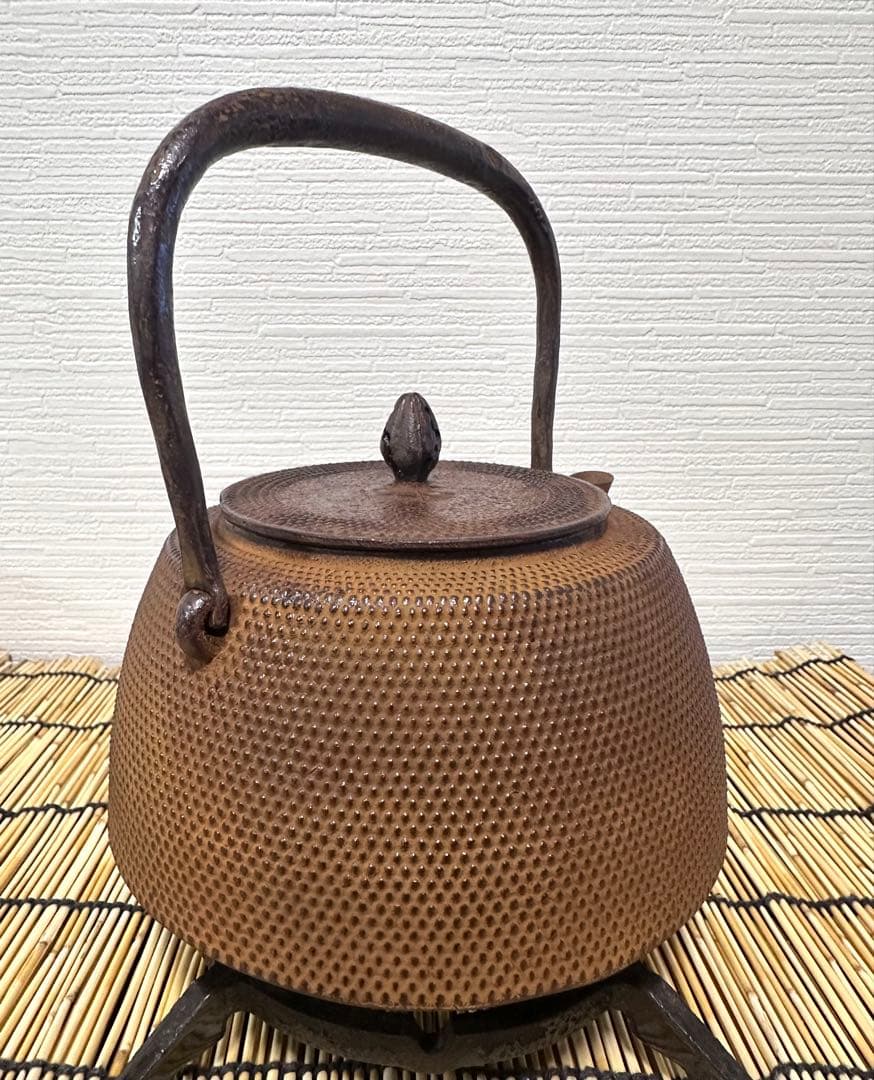 未使用、長期保管品　南部三厳堂　１２型九重アラレ　南部鉄瓶　南部鉄器　鉄瓶