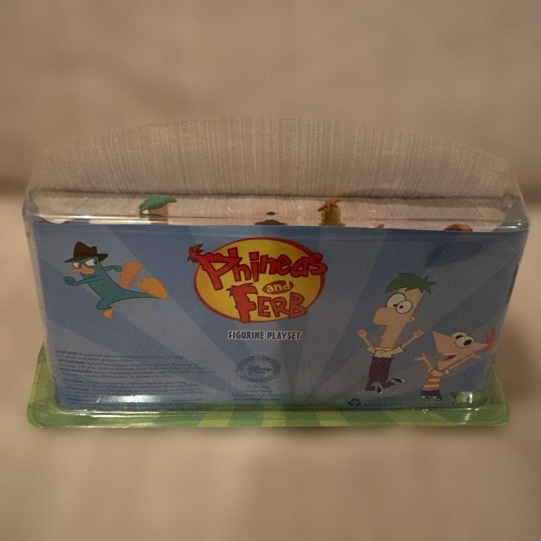 未開封　ディズニーストア　フィニアスとファーブ　フィギュアプレイセット