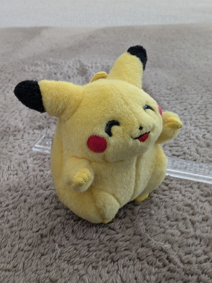 ぬいぐるみ② にっこりピカチュウ