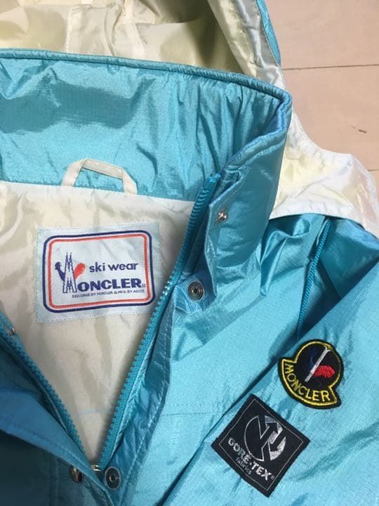 モンクレール　Mサイズ