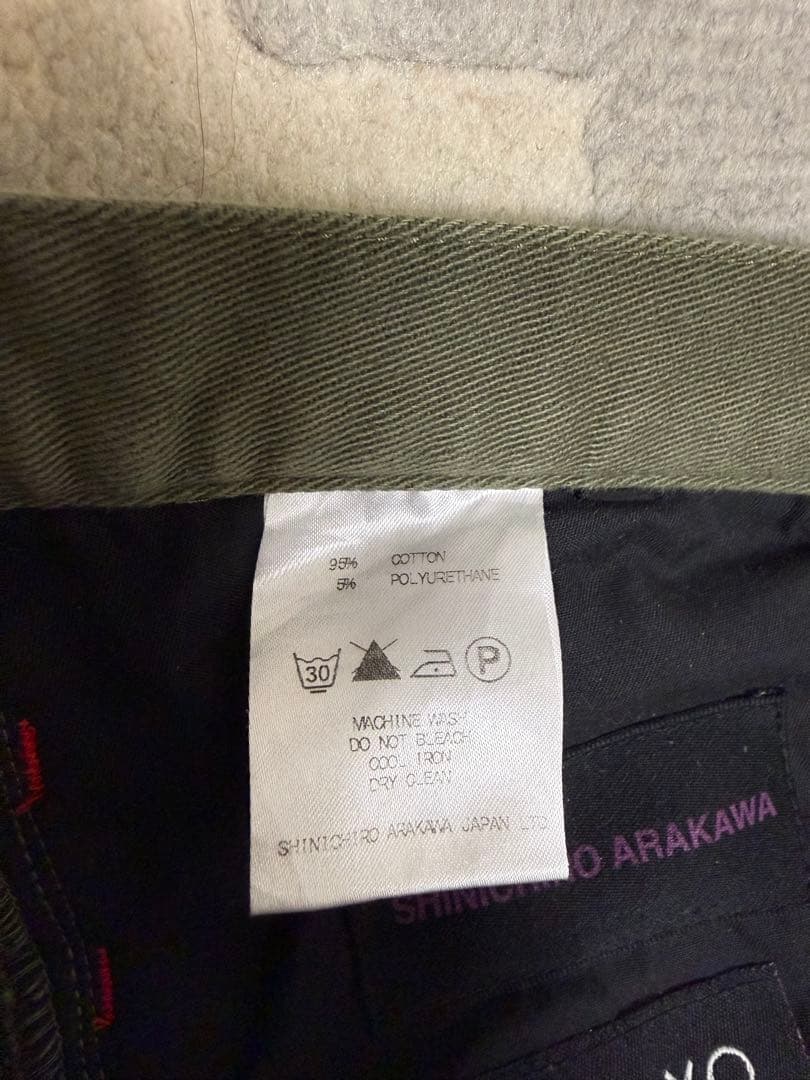 カーキ スリムフィットパンツ サイクリスト向け