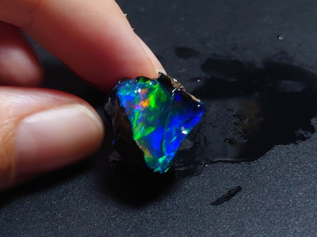 エチオピア　オパール　原石　鉱物　標本　プレシャス　ウェロ産