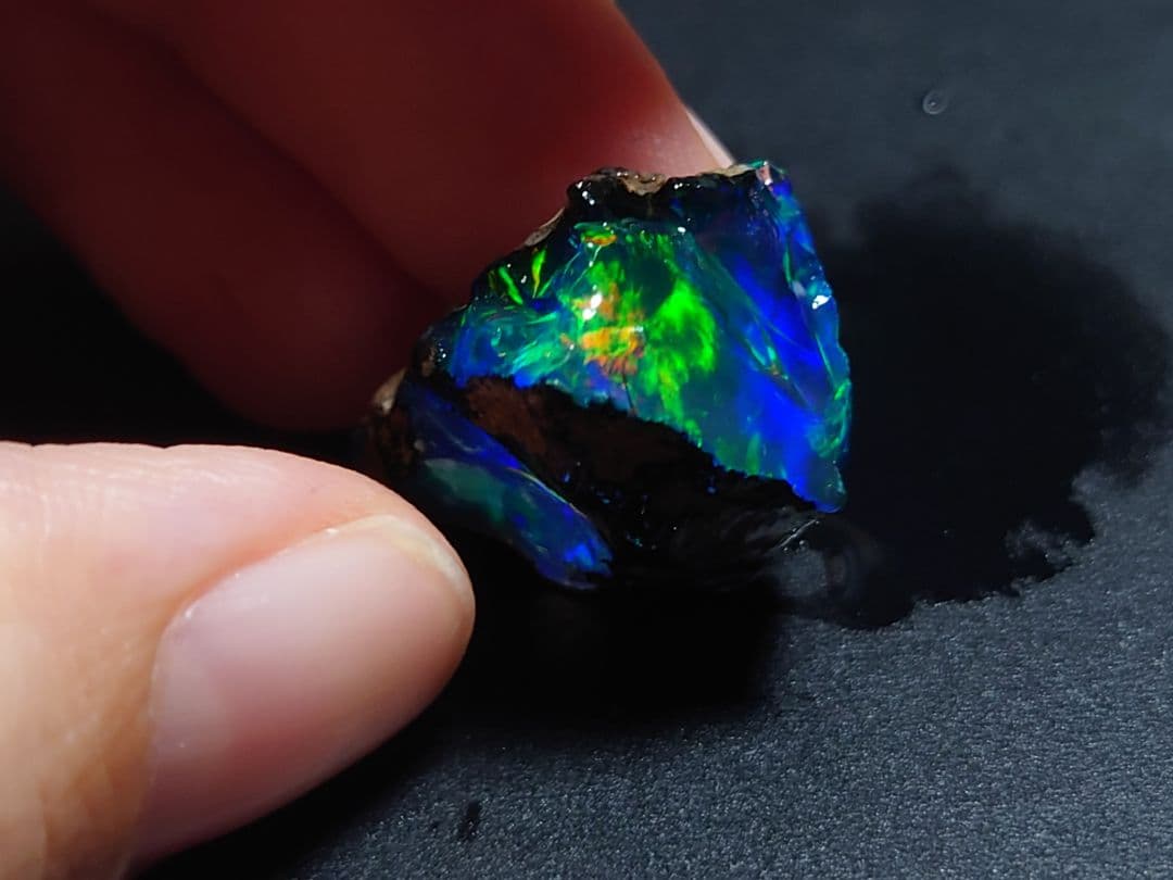 エチオピア　オパール　原石　鉱物　標本　プレシャス　ウェロ産