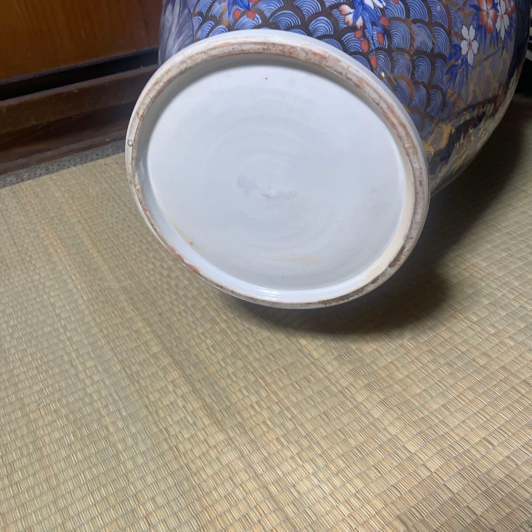 花柄の金彩装飾陶器花瓶　大型　花瓶