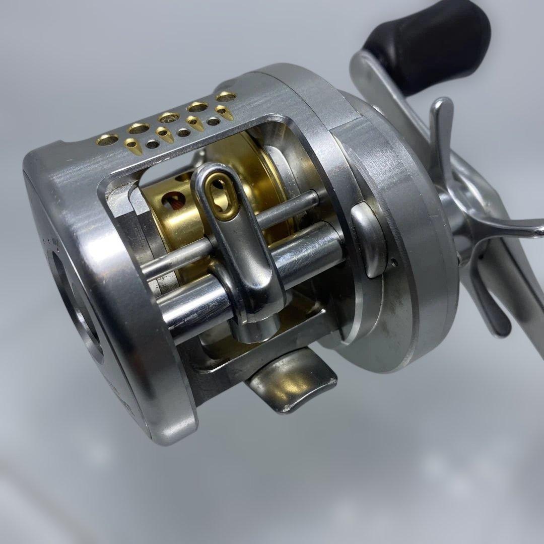 シマノ・03カルカッタコンクエスト201DＣ