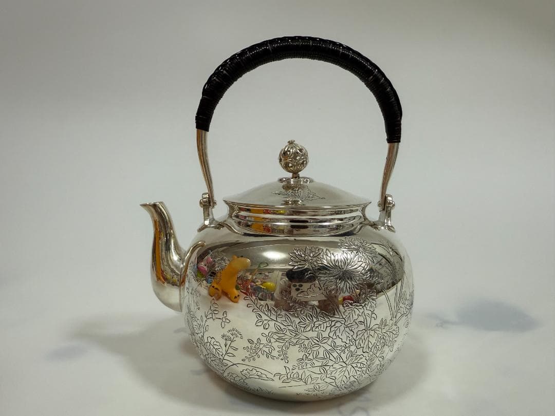 純銀製 秋草之毛彫 湯沸 銀瓶 煎茶道具