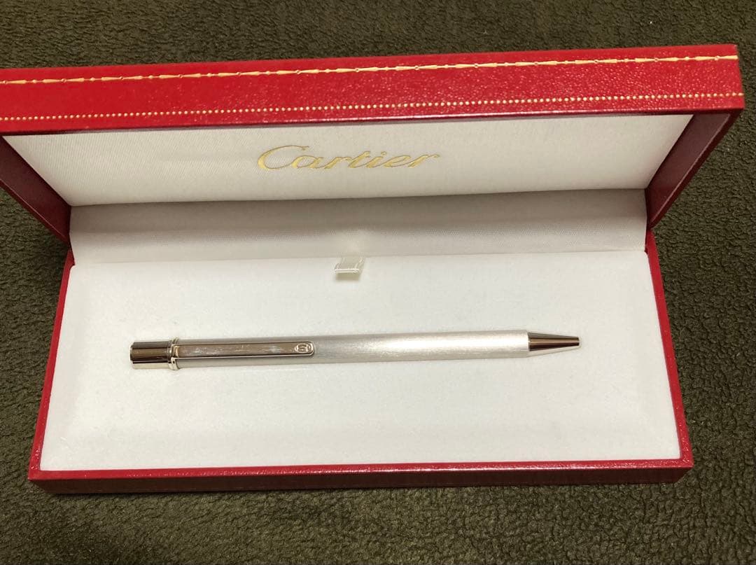 未使用　カルティエCartier ボールペン シルバーメタル　インク黒