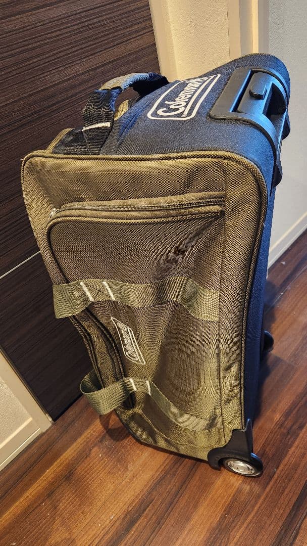 Coleman キャスター付きボストンバッグ70L　カーキ