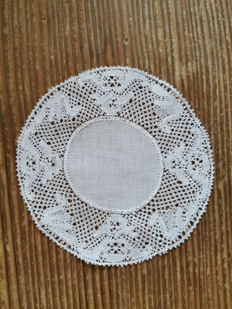 アンティーク ベルギー 透かしボビン編みレースドイリー 4羽の白鳥 フランダース