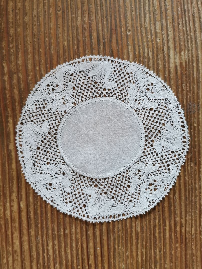 アンティーク ベルギー 透かしボビン編みレースドイリー 4羽の白鳥 フランダース