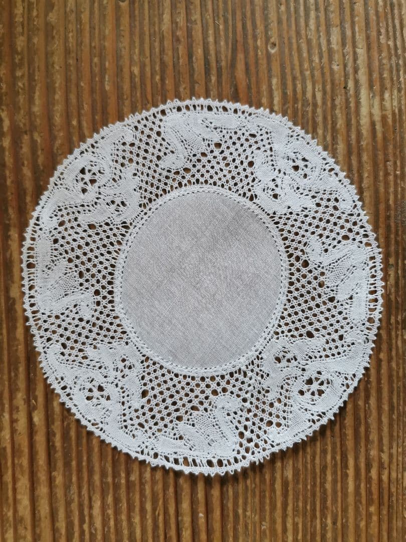 アンティーク ベルギー 透かしボビン編みレースドイリー 4羽の白鳥 フランダース