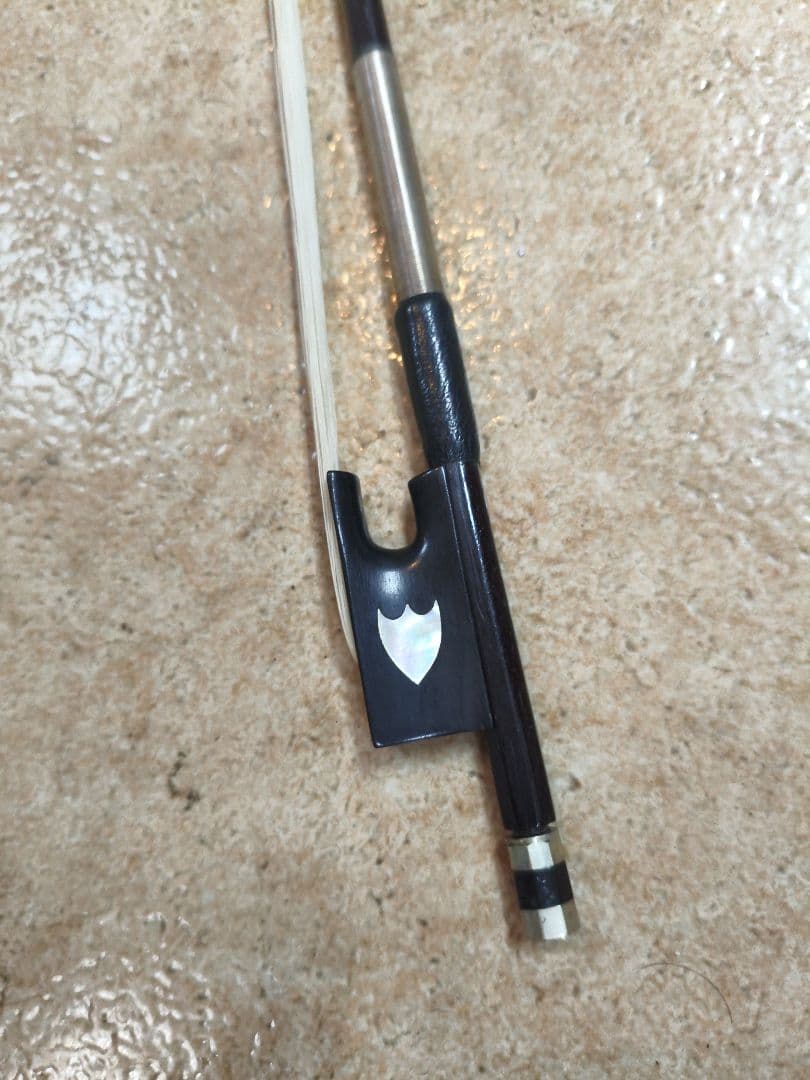 1900年代ドイツマルクノイキルヘントバイオリン 弓 4/4 盾型MOP ​