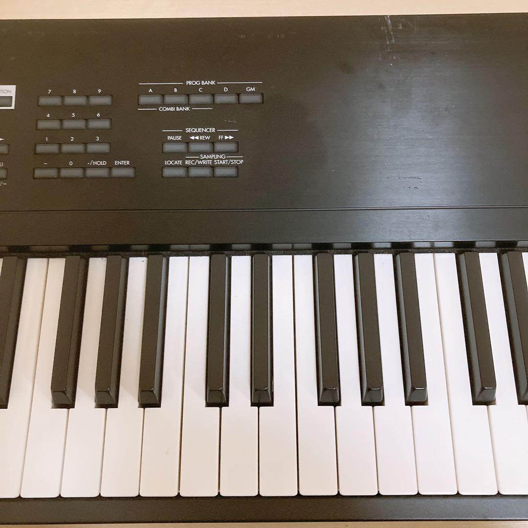 KORG TR88 シンセサイザー コルグ