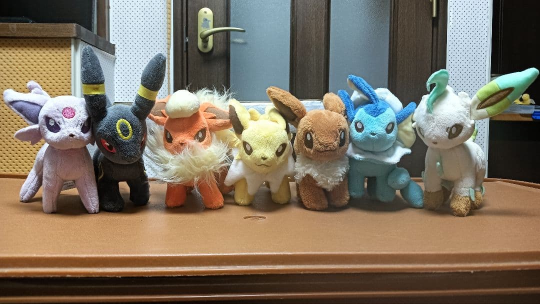 ポケモンキャンバス　ぬいぐるみ　イーブイ