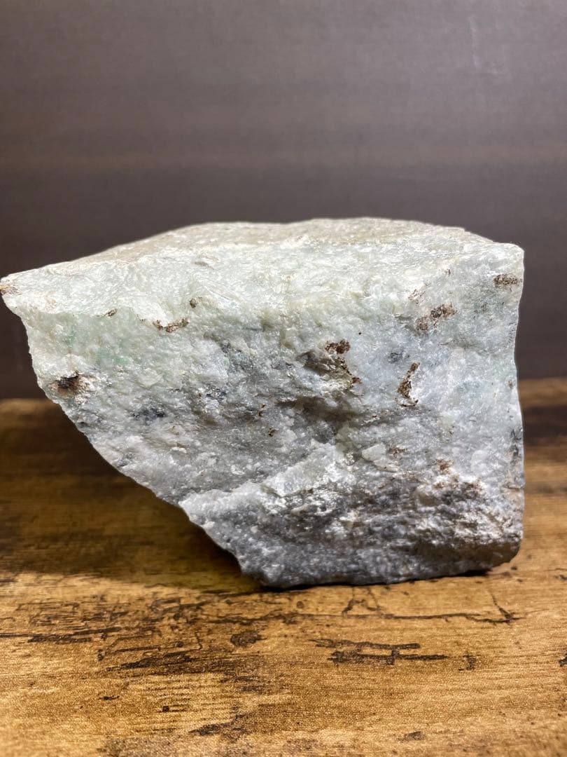 約2300g 糸魚川 翡翠 良質 緑黒