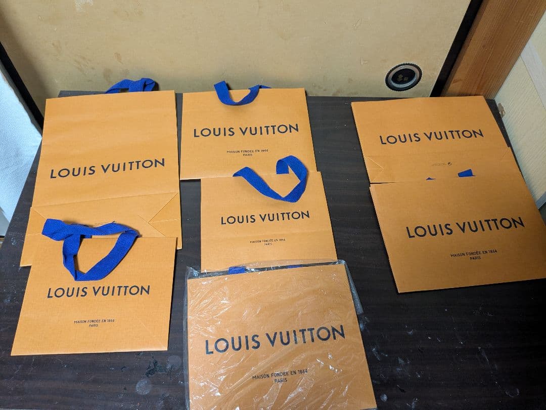 LOUIS VUITTON ギフトボックスとバッグセット