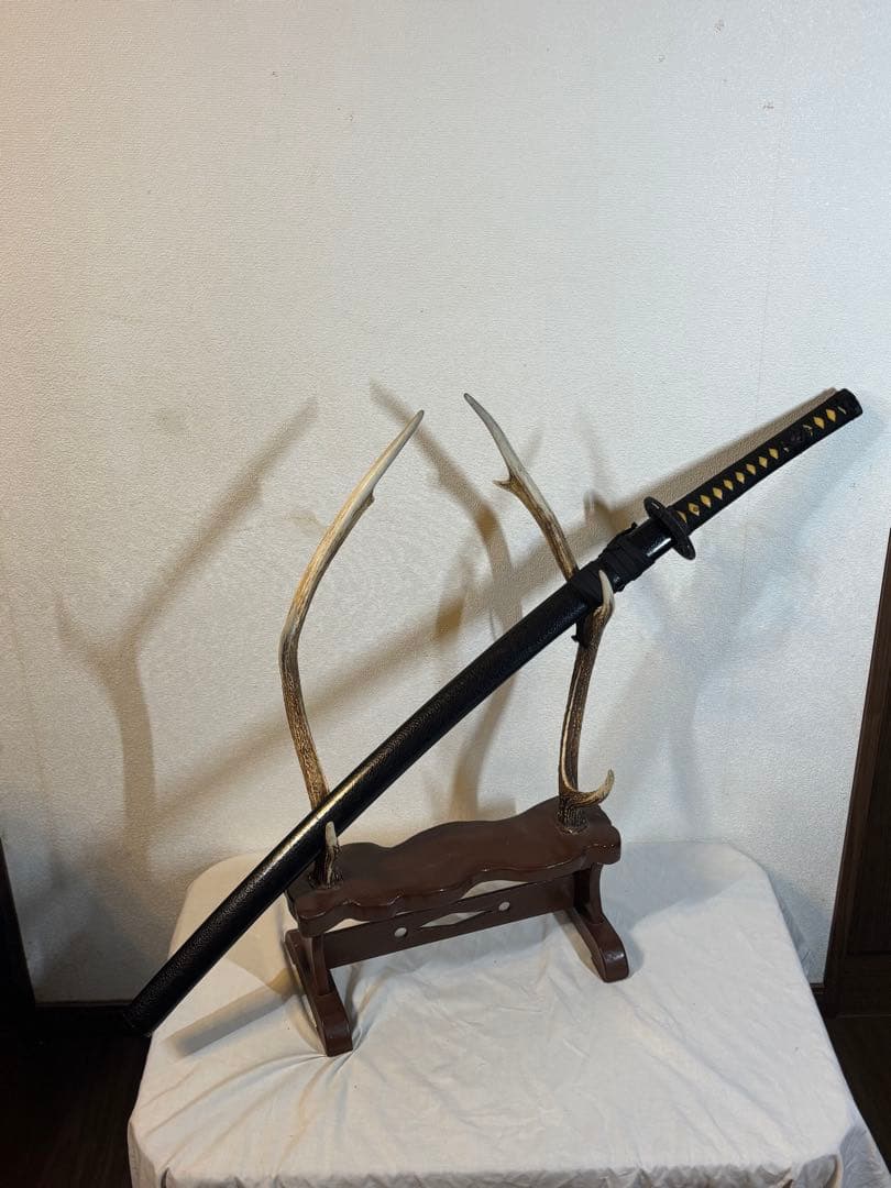 波紋模様の刀模造刀 美術刀 刀剣 武器 武具 小道具 コレクション インテリア