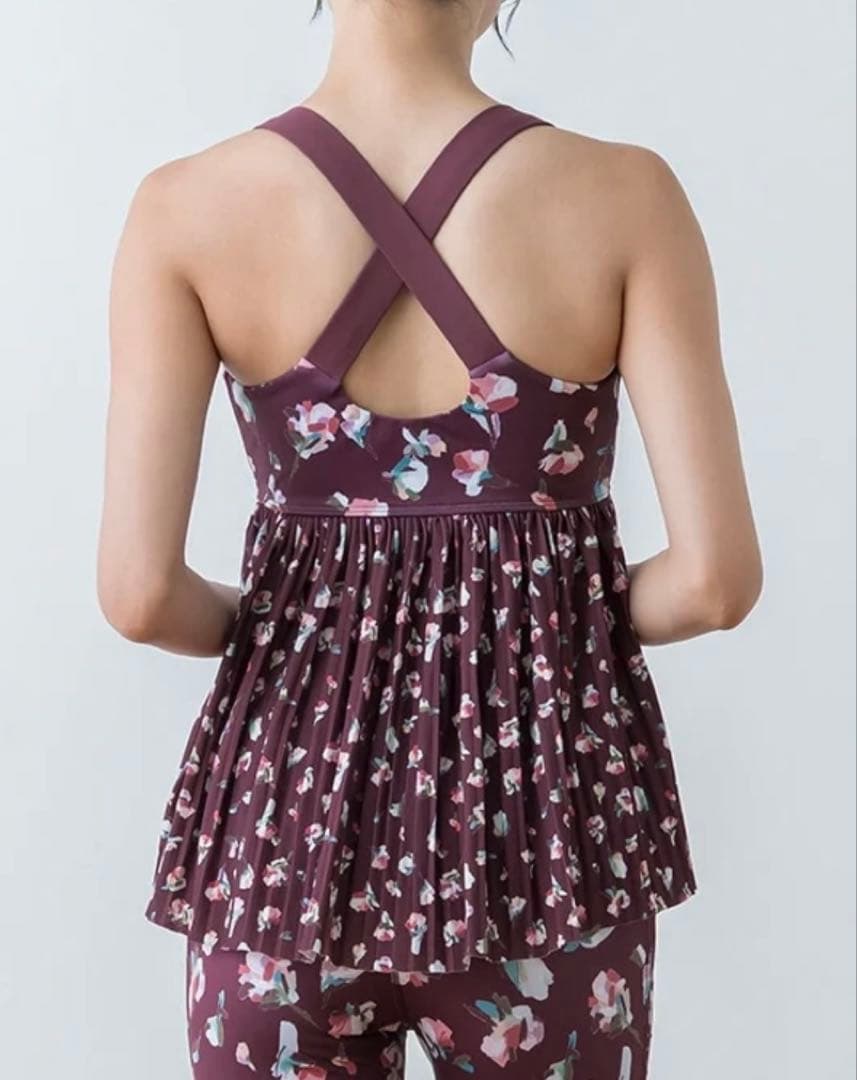 (週末限定価格)【新品未開封】SUKARA ローズプリントプリーツタンクトップ