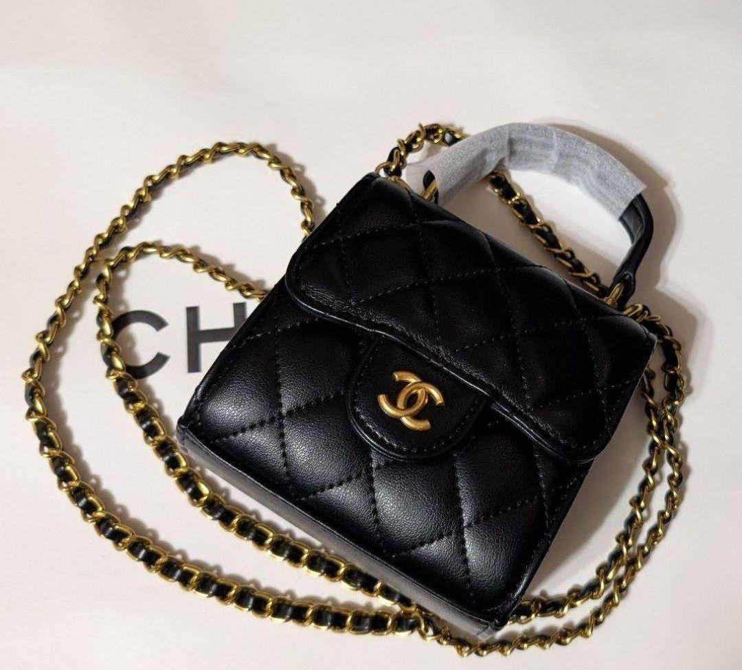 CHANELブラックキルティングショルダーバッグ ミニマトラッセ ノベルティ