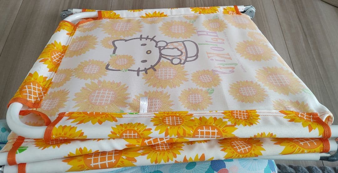 ビーチベッド【折り畳み】サンリオ　ハローキティ　可愛い　夏　アウトドア　海