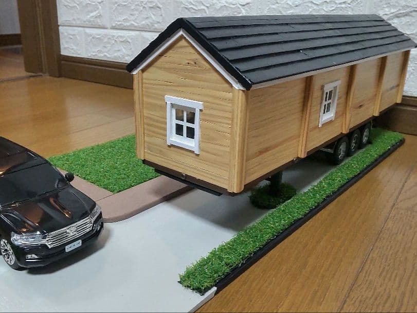 RCトレーラー1/32Scale　木造トレーラーハウス（サービス品・飾り用地付）
