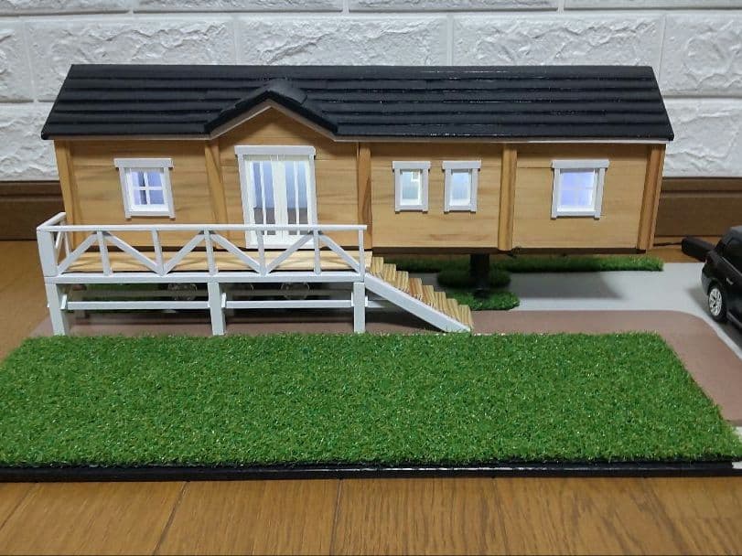 RCトレーラー1/32Scale　木造トレーラーハウス（サービス品・飾り用地付）