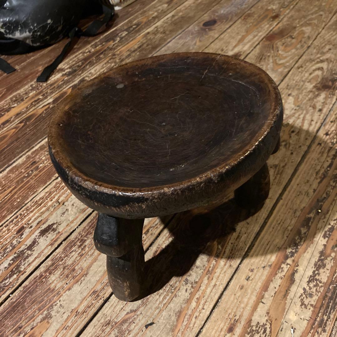 西アフリカ　三脚作業椅子