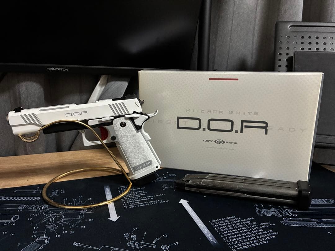 【極美品】マルイ D.O.R ホワイト＋ロングマグ付