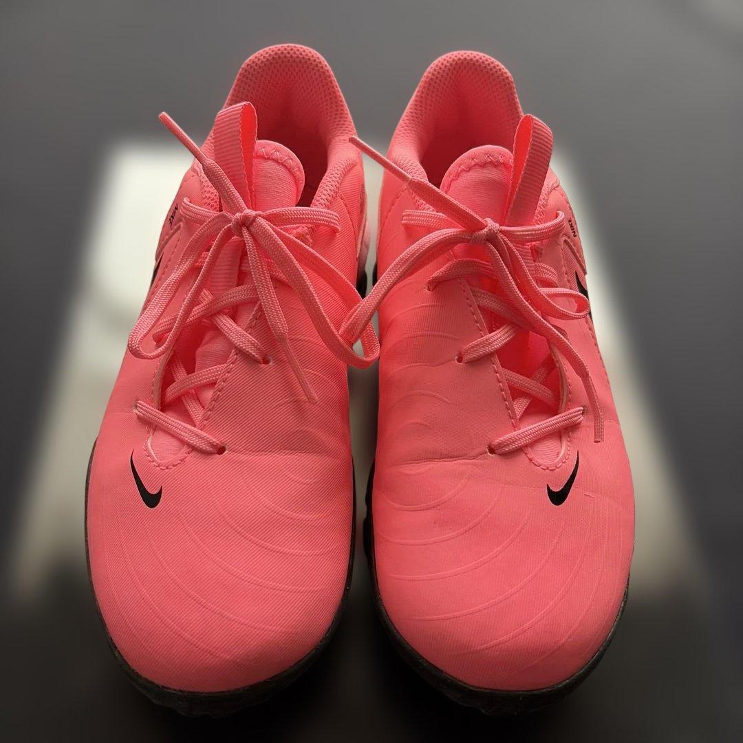 Nike Phantom ピンク サッカーシューズ《21.5cm》