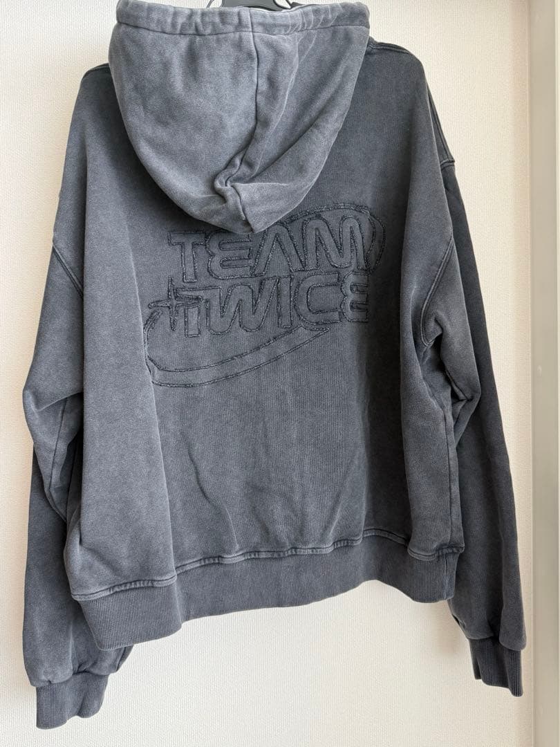 【TWICE】10VE UNIVERSE HOOD ZIP-UP