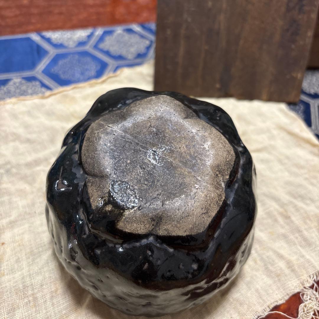 黒色陶器茶碗 木製箱付き