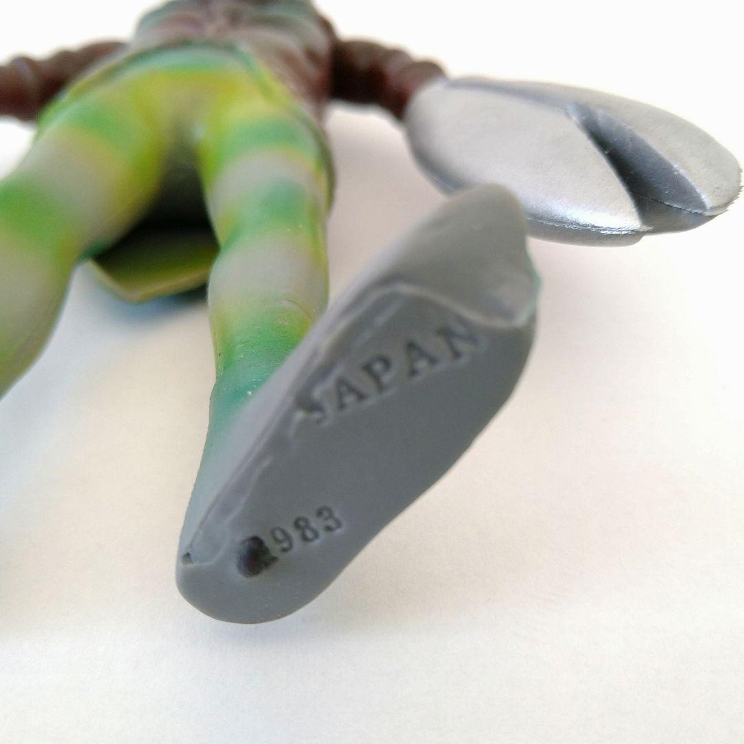 昭和レトロ　ザ・怪獣シリーズ　バルタン星人　バンダイ