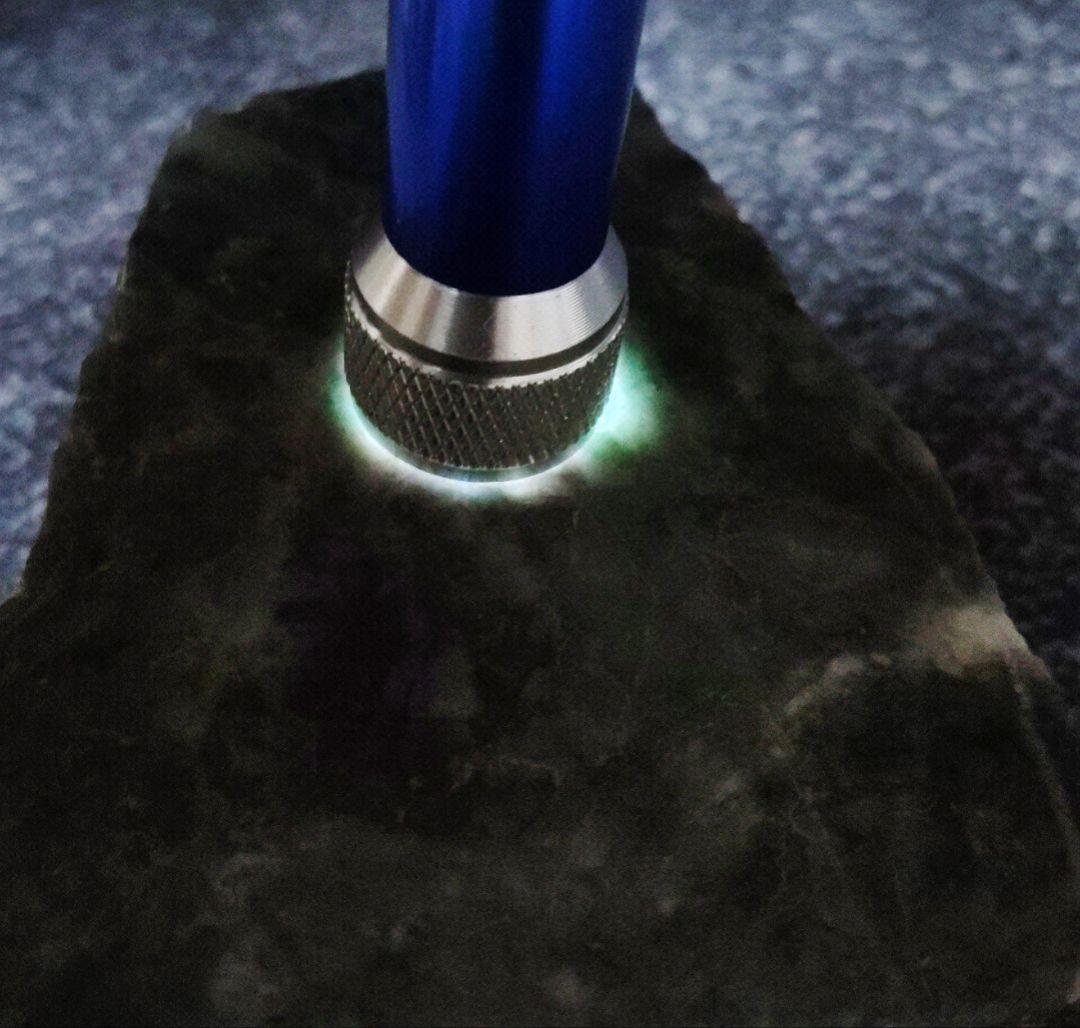 ★翡翠原石★糸魚川硬玉【姫川・川ズレ・カット磨き❶322ｇ】