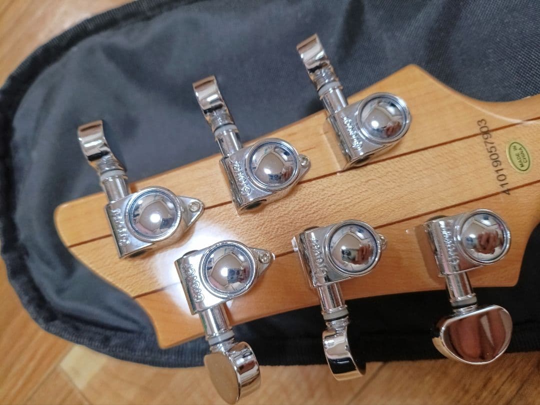 青色　レスポール　エレキギター　水色