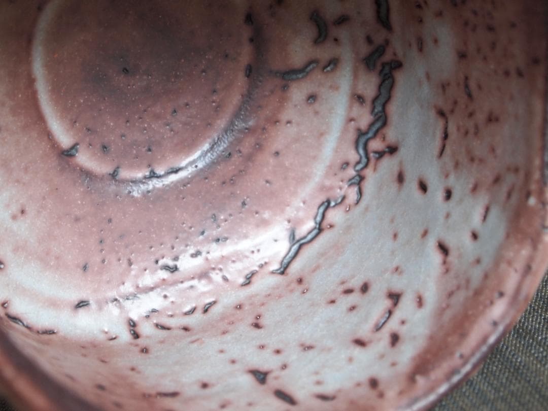 人気作家★山田和《師：加藤唐九郎》〈紫・炎舞〉志野茶碗★共箱・布