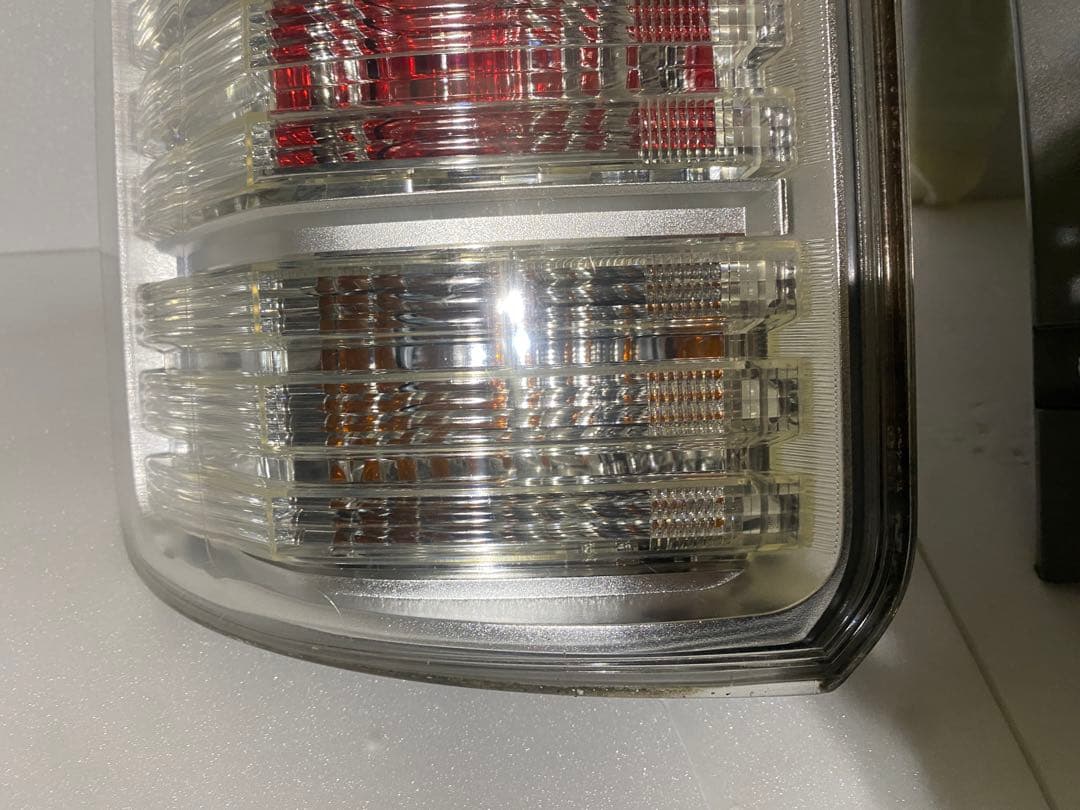 トヨタ ヴォクシー 70系 後期 純正LEDテールライト 左右セット