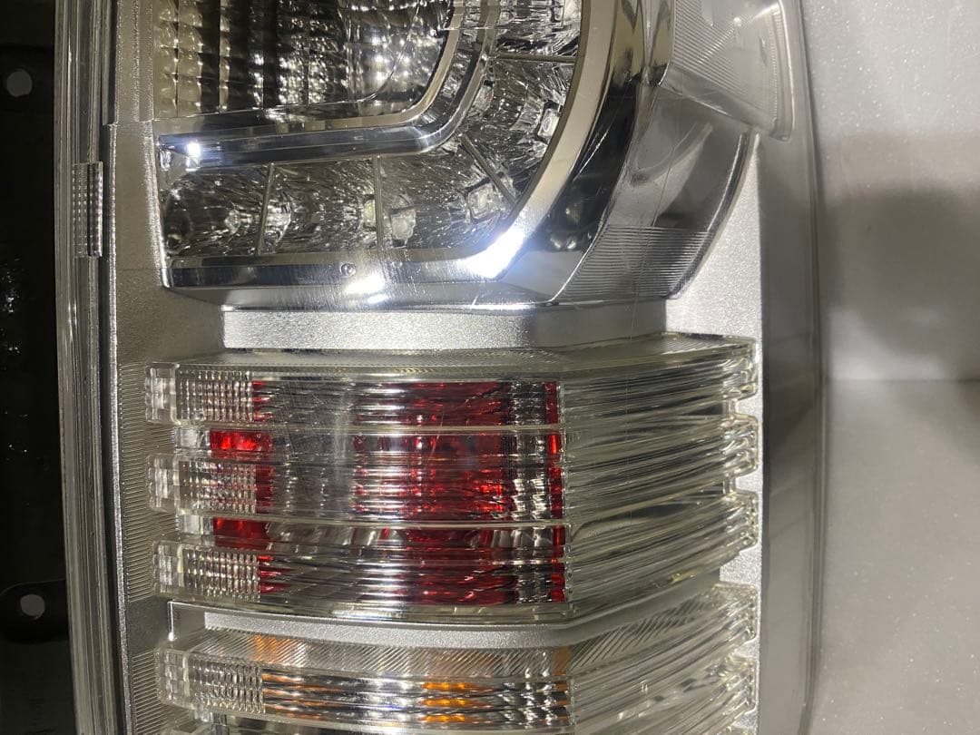 トヨタ ヴォクシー 70系 後期 純正LEDテールライト 左右セット