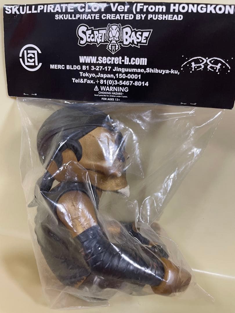激レア　secretbase スカルパイレーツ　香港　サイン入り　パスヘッド