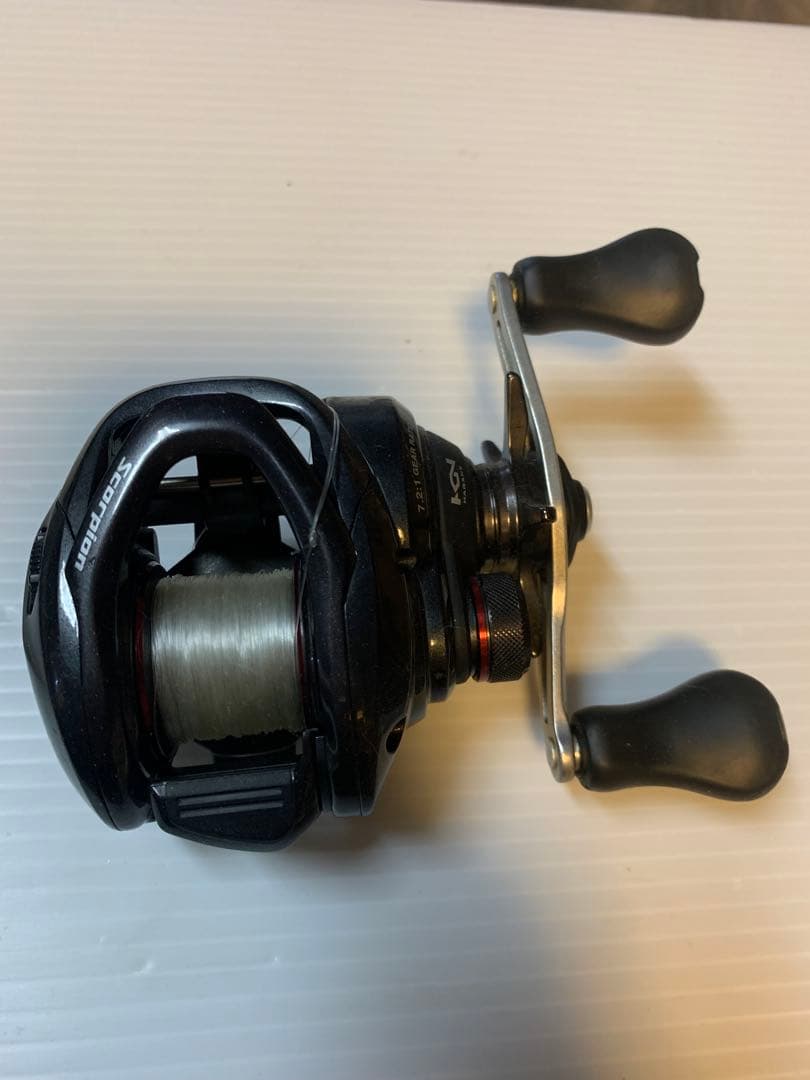 Scorpion ベイトリール 7.2:1 ギア比 ブラック