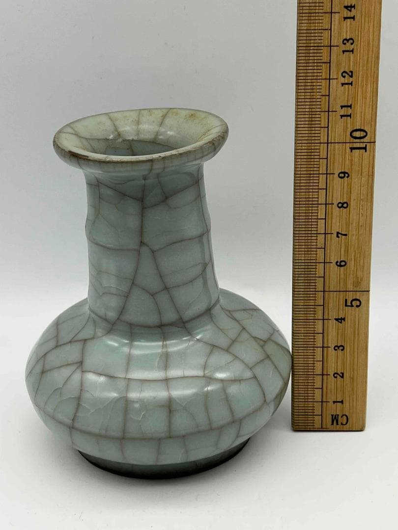 南宋時代　青磁　官窯　郊壇官窯　汝官窯 包金氷裂紋 弦文盤口瓶(F-81)