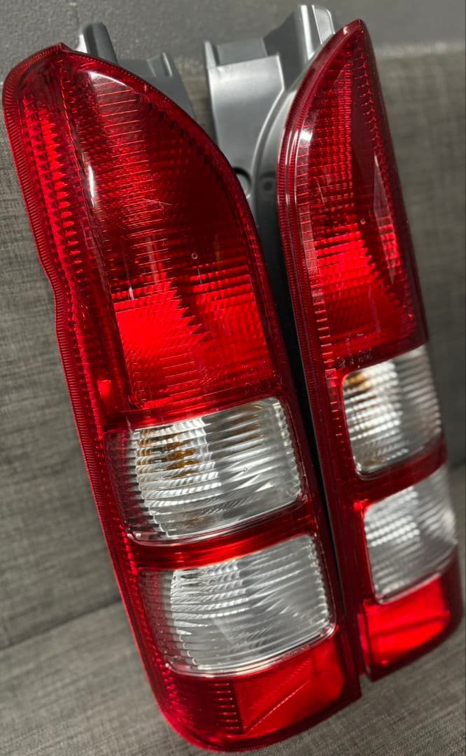 純正トヨタハイエース200系 純正テールランプ左右セット