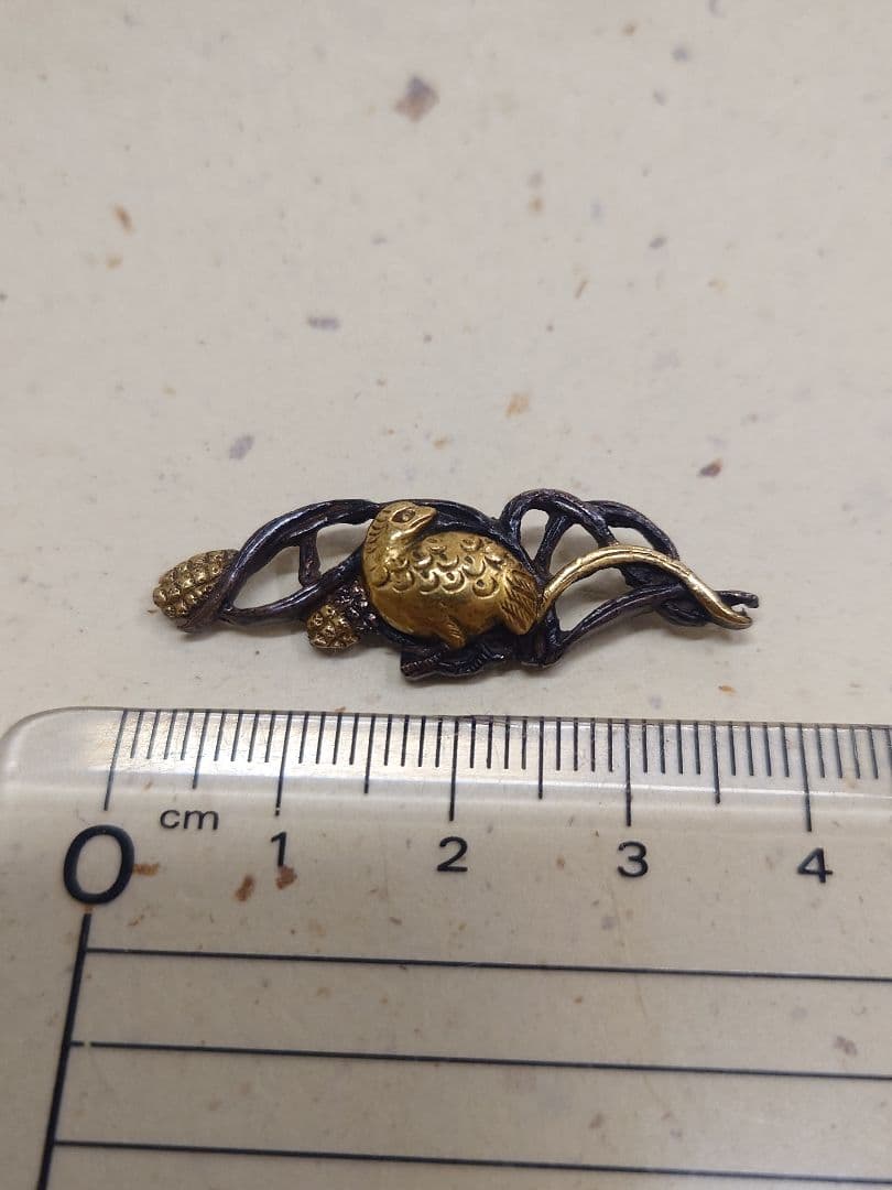 目貫、赤銅地に鶉に粟穂図