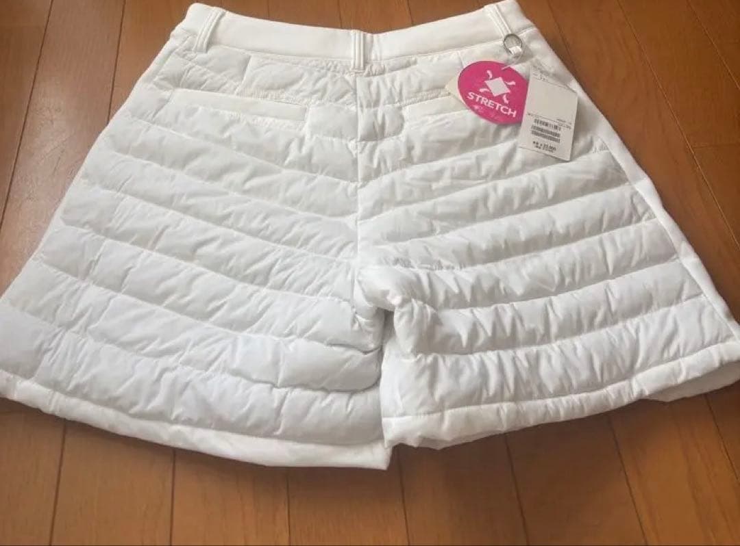 ビームスゴルフ　レディースショートパンツ　ホワイトＬサイズ