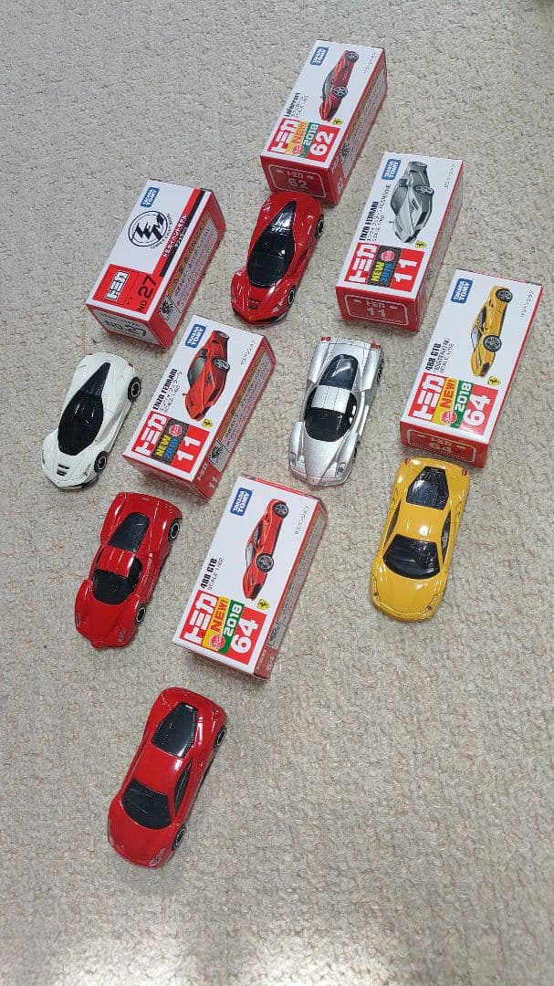 トミカ フェラーリ ミニカー
