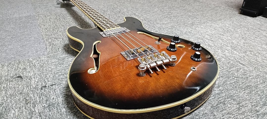 ゆ*つ様 アリアプロ2 セミアコ・ベース サンバースト